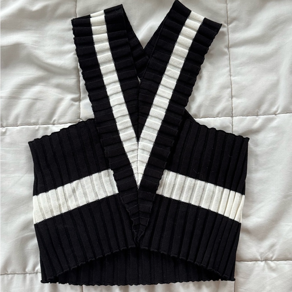 Black and White Ribbed Women's Top